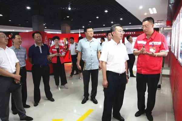 市委书记葛海鹰莅临奥龙集团参观调研